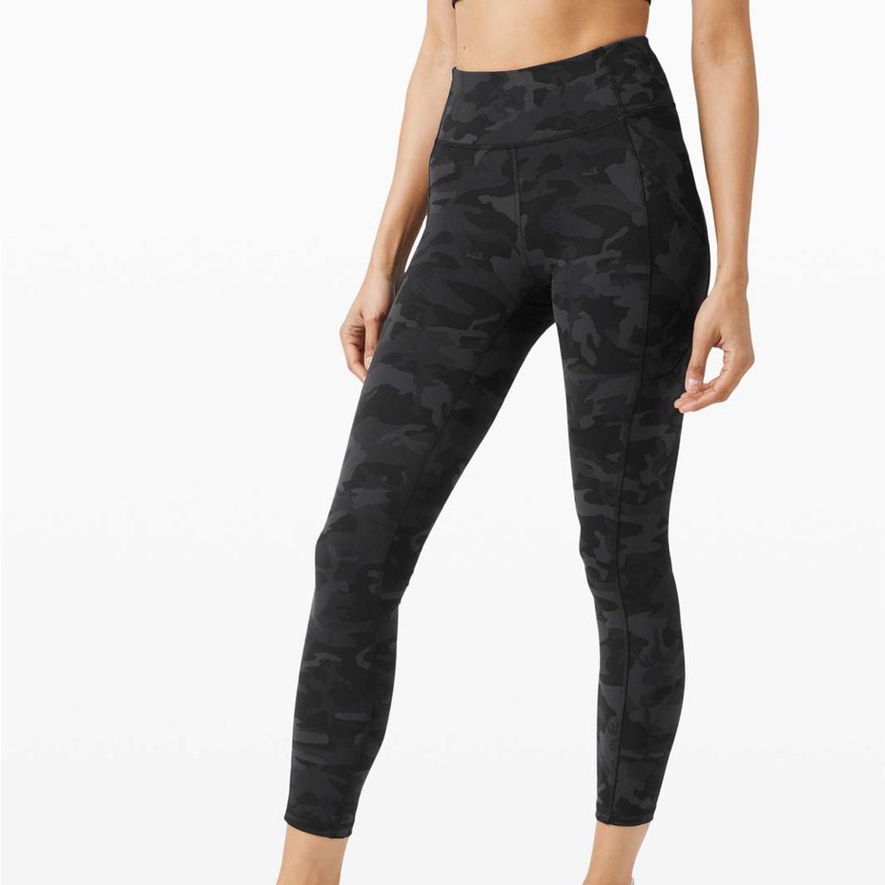 Lululemon Invigorate High-Rise Tight 25"
Incognito Camo Multi Grey